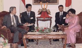 Koizumi, Megawati meet at Merdeka palace